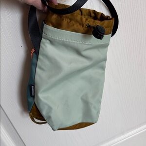 Lululemon water bottle sling